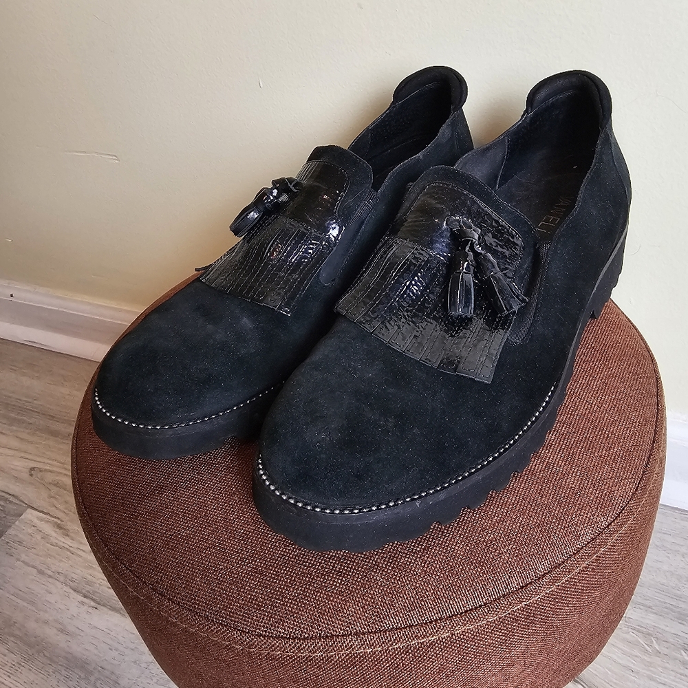 Vaneli Zoelie Suede Black Tassel Loafers Size 9.5